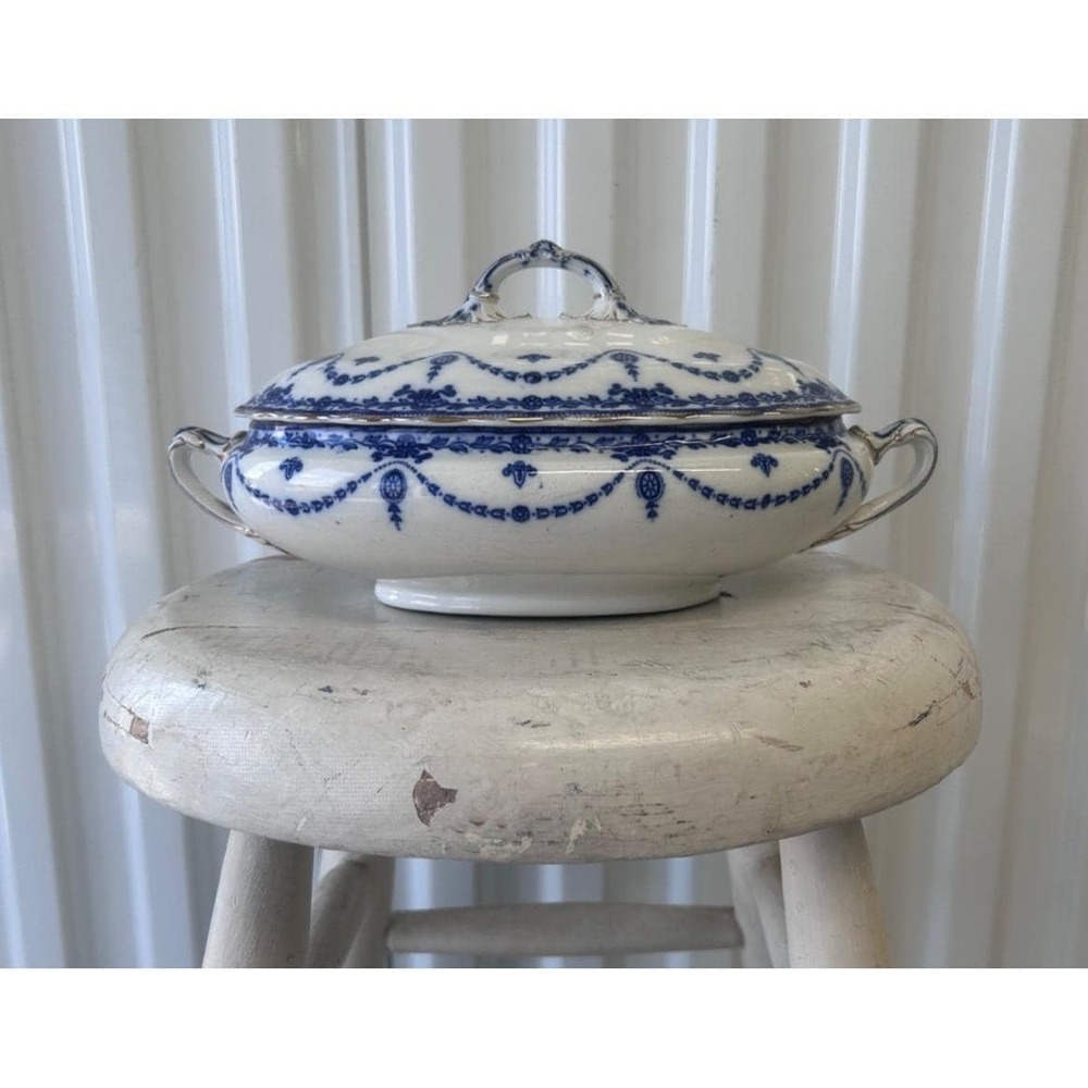 Covered Vegetable Tureen Flow Blue Sheraton pattern by Winkle (304)